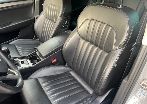 Skoda Superb cena 59900 przebieg: 239000, rok produkcji 2018 z Mieroszów małe 781